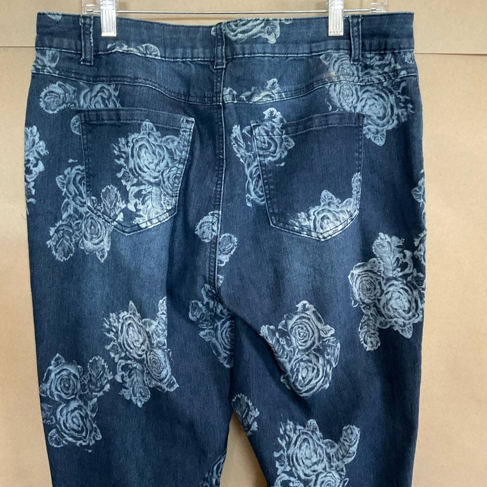 EST 1946 Floral Patterned Blue Jeans. Size 16 - Picture 5 of 8